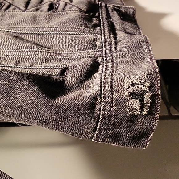 Old Navy Women's distressed Jean jacket MP - Picture 4 of 6